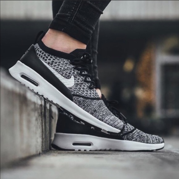 nike flyknit thea